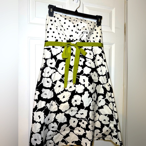 Anne Klein Strapless Black & White Floral Dress Green Bow Size 12 Fit & Flare - Picture 1 of 8
